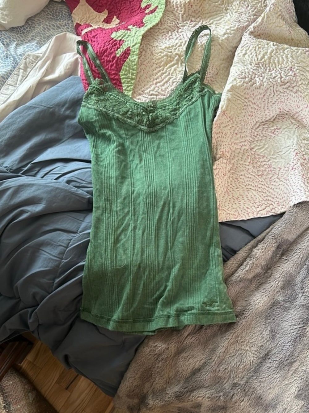 Y2k lace velvet cami hollister